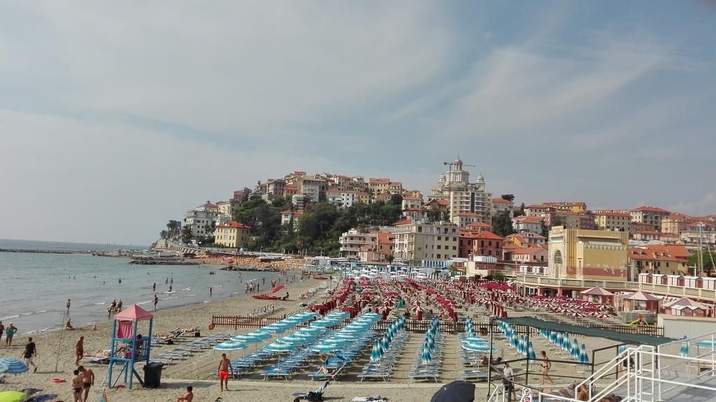 Case Vacanze Borgo Marina Imperia Eksteriør billede
