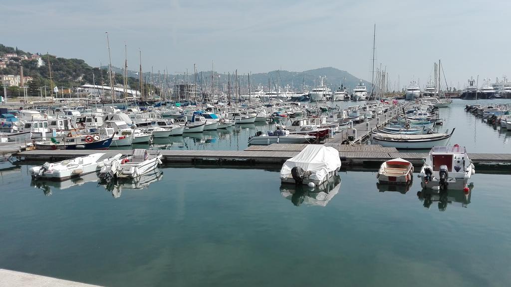 Case Vacanze Borgo Marina Imperia Eksteriør billede
